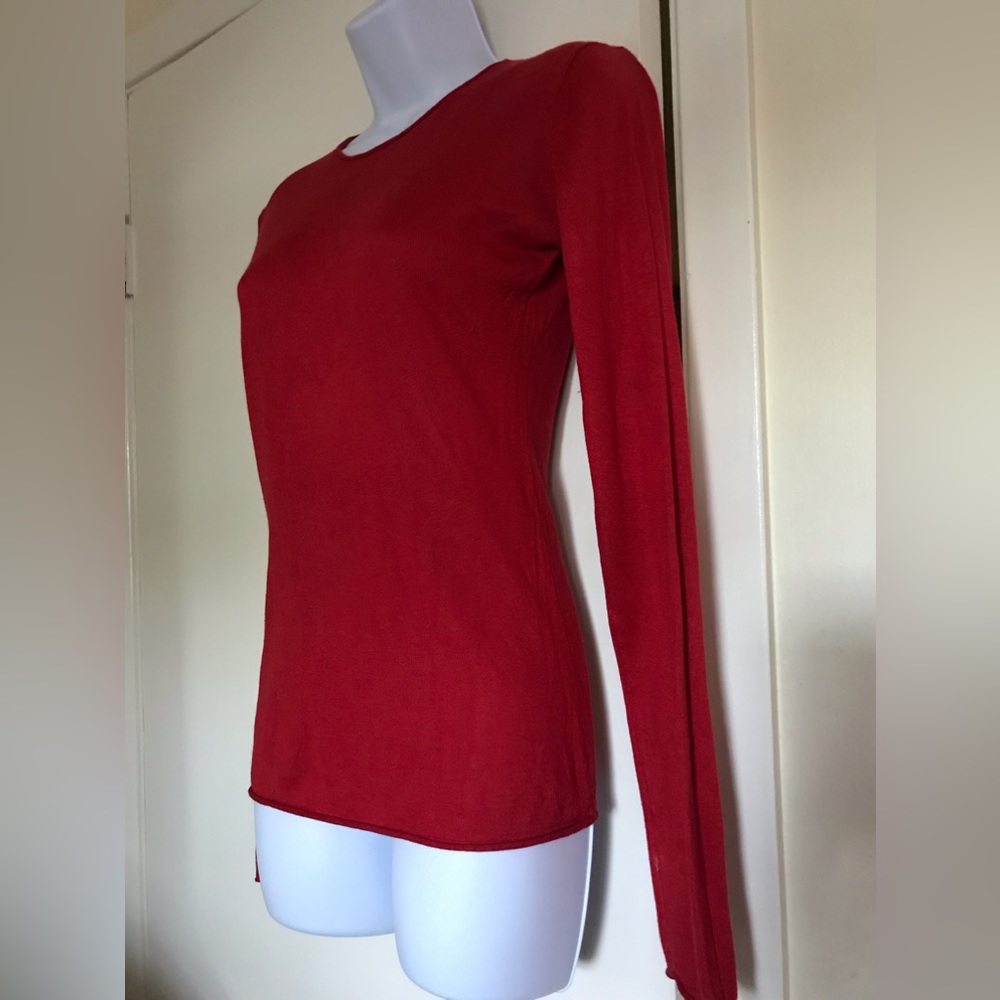 BODY by VICTORIA , size M , red sweater , long sleeves , , very fine feeling !